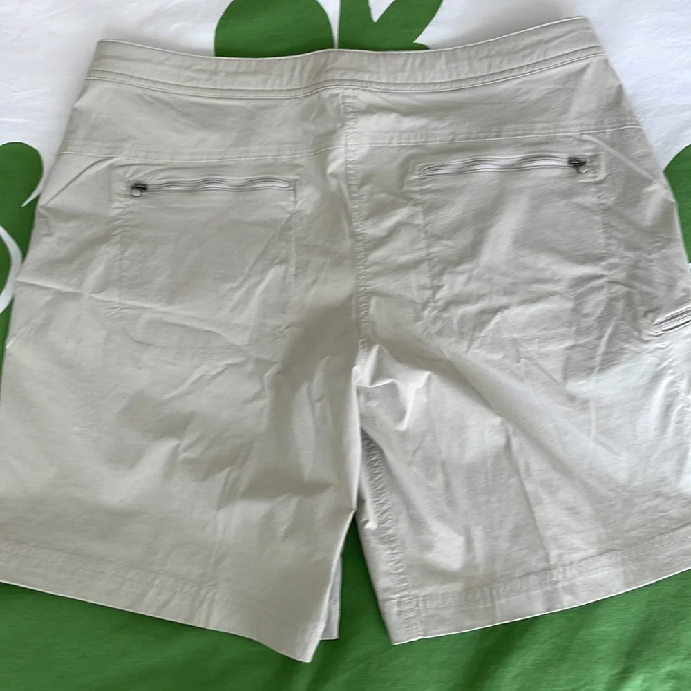 LL Bean khaki shorts - Picture 7 of 10
